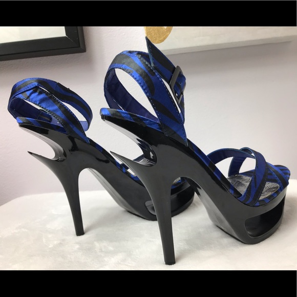 Royal Blue 💙and Black 🖤 Satin Platform Heels - Picture 4 of 5